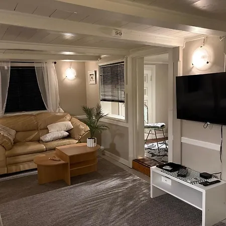 Heritage Retreat - - Free Parking & Free Internet Апартаменты Stathelle